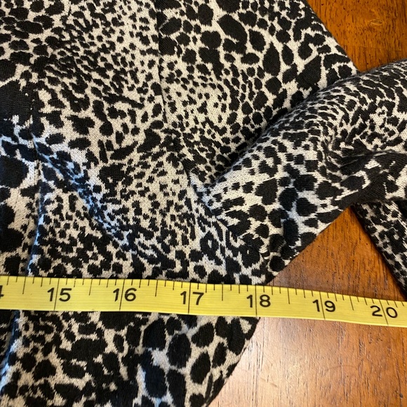 Taylor dress.  Gray/black snow leopard pattern Size 10. - Picture 9 of 13